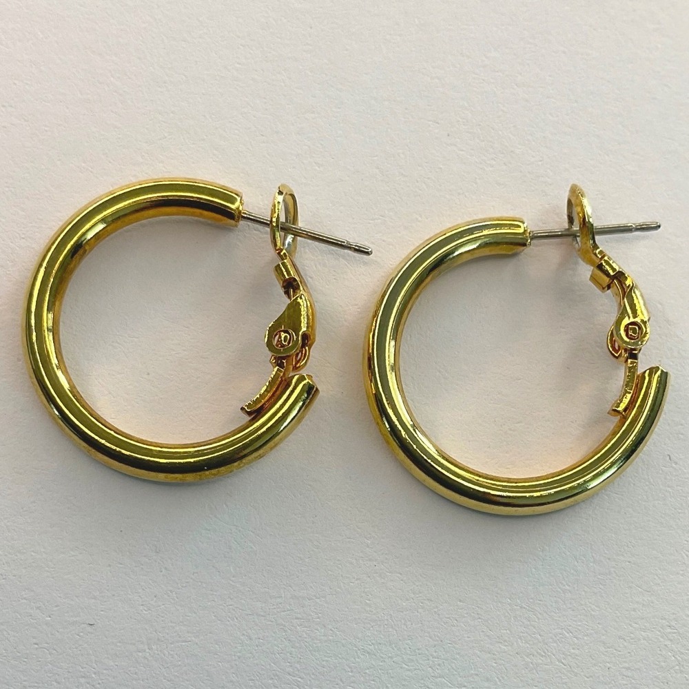 Hoop Earrings Gold Tone Metal Snap Closure Classic Solid Craftsmanship New